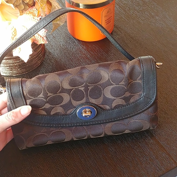 Authentic Coach Purse and matching Clutch - Picture 2 of 6